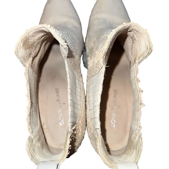 Donald J Pliner Vale Ankle Booties Snake Textured Cream Nude Pointy Toe - Picture 13 of 13